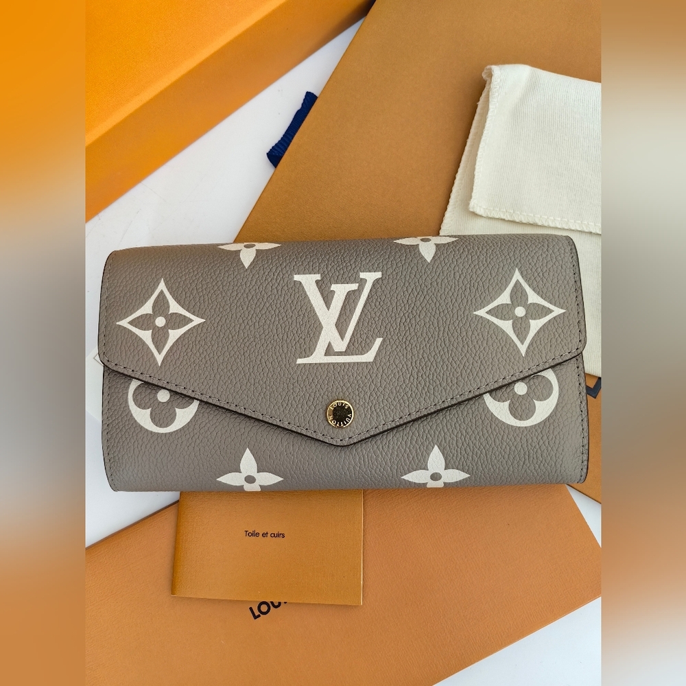 Louis Vuitton Sarah Wallet Gray and Cream